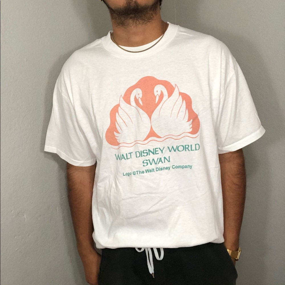 VNTG RARE Walt Disney World ‘Swan’ Tee